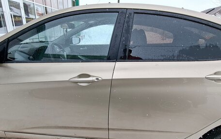 Hyundai Solaris II рестайлинг, 2011 год, 650 000 рублей, 10 фотография