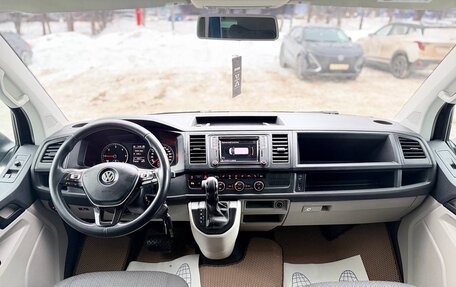 Volkswagen Caravelle T6 рестайлинг, 2018 год, 2 800 000 рублей, 11 фотография