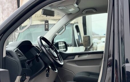 Volkswagen Caravelle T6 рестайлинг, 2018 год, 2 800 000 рублей, 19 фотография