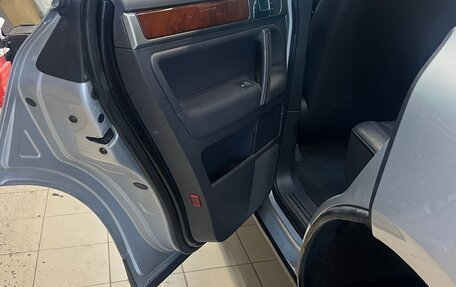 Volkswagen Touareg III, 2004 год, 950 000 рублей, 9 фотография