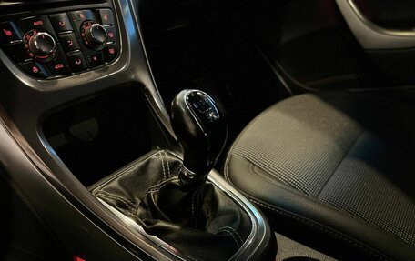 Opel Astra J, 2011 год, 540 000 рублей, 30 фотография