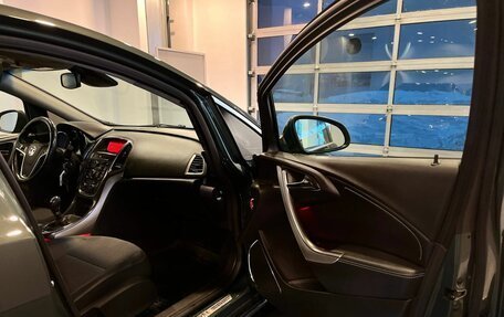 Opel Astra J, 2011 год, 540 000 рублей, 26 фотография