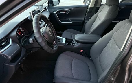 Toyota RAV4, 2021 год, 2 999 000 рублей, 10 фотография