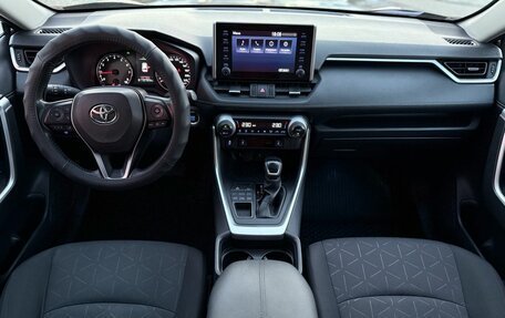 Toyota RAV4, 2021 год, 2 999 000 рублей, 9 фотография