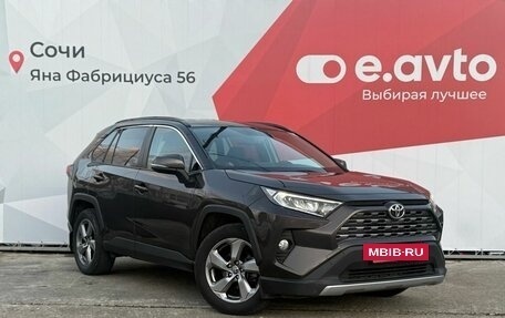 Toyota RAV4, 2021 год, 2 999 000 рублей, 3 фотография
