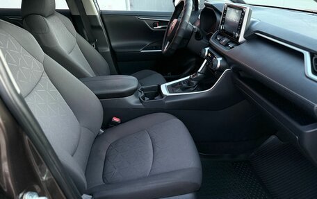 Toyota RAV4, 2021 год, 2 999 000 рублей, 15 фотография