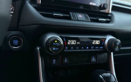 Toyota RAV4, 2021 год, 2 999 000 рублей, 18 фотография