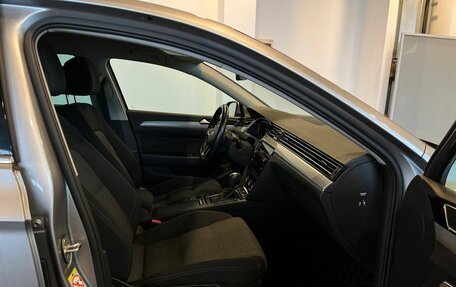 Volkswagen Passat B8 рестайлинг, 2019 год, 2 450 000 рублей, 26 фотография