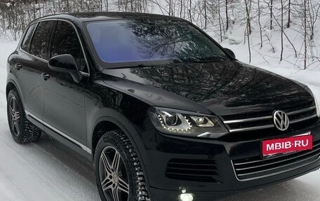 Volkswagen Touareg III, 2011 год, 1 820 000 рублей, 2 фотография