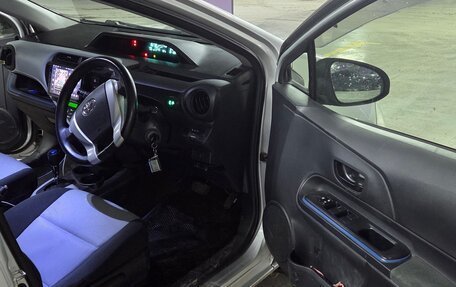 Toyota Aqua I, 2013 год, 850 000 рублей, 13 фотография