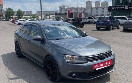 Volkswagen Jetta VI, 2013 год, 820 000 рублей, 2 фотография