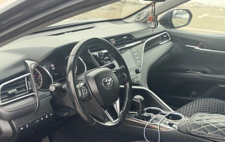 Toyota Camry, 2018 год, 2 500 000 рублей, 16 фотография