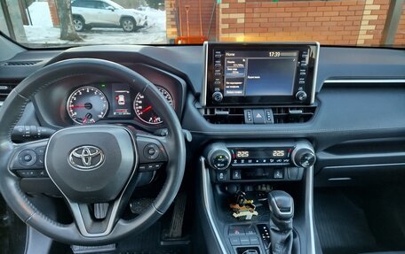 Toyota RAV4, 2021 год, 3 333 000 рублей, 3 фотография