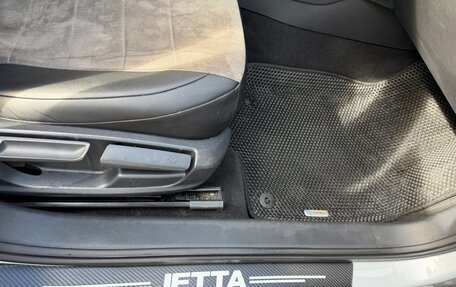 Volkswagen Jetta VI, 2016 год, 1 300 000 рублей, 15 фотография