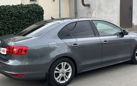 Volkswagen Jetta VI, 2011 год, 970 000 рублей, 3 фотография