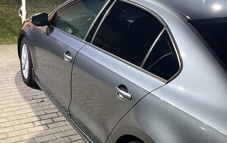 Volkswagen Jetta VI, 2011 год, 970 000 рублей, 4 фотография