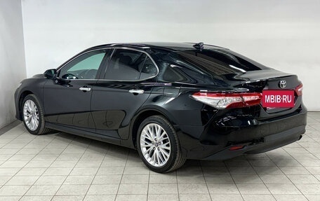 Toyota Camry, 2018 год, 3 120 000 рублей, 6 фотография