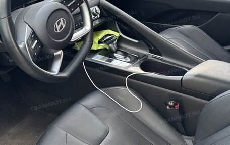 Hyundai Elantra, 2023 год, 1 850 000 рублей, 7 фотография