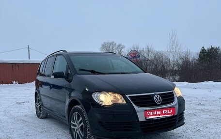 Volkswagen Touran III, 2007 год, 795 000 рублей, 2 фотография
