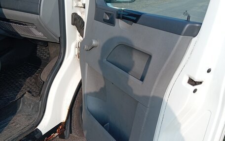 Volkswagen Transporter T5 рестайлинг, 2006 год, 800 000 рублей, 10 фотография