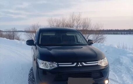 Mitsubishi Outlander III рестайлинг 3, 2013 год, 1 380 000 рублей, 3 фотография