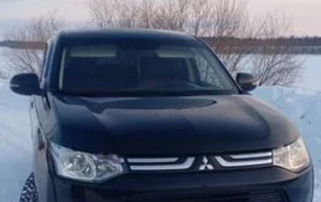Mitsubishi Outlander III рестайлинг 3, 2013 год, 1 380 000 рублей, 2 фотография