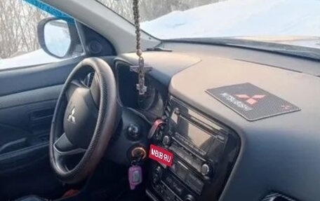 Mitsubishi Outlander III рестайлинг 3, 2013 год, 1 380 000 рублей, 4 фотография