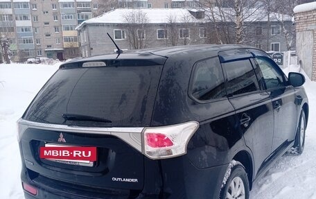 Mitsubishi Outlander III рестайлинг 3, 2013 год, 1 380 000 рублей, 9 фотография