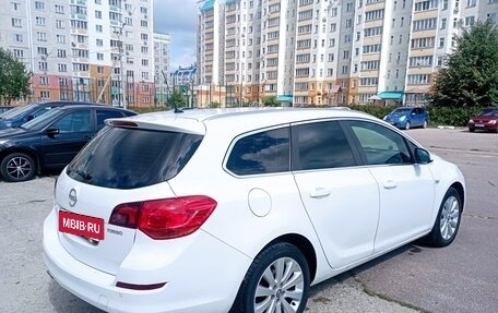 Opel Astra J, 2012 год, 560 000 рублей, 2 фотография