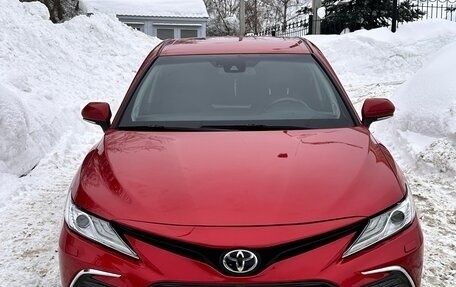 Toyota Camry, 2021 год, 3 490 000 рублей, 2 фотография