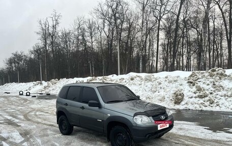 Chevrolet Niva I рестайлинг, 2013 год, 590 000 рублей, 2 фотография
