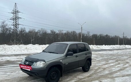 Chevrolet Niva I рестайлинг, 2013 год, 590 000 рублей, 3 фотография