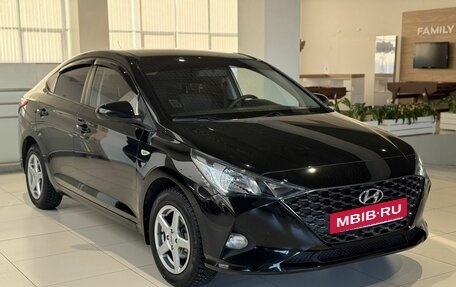 Hyundai Solaris II рестайлинг, 2021 год, 1 690 000 рублей, 3 фотография