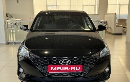 Hyundai Solaris II рестайлинг, 2021 год, 1 690 000 рублей, 2 фотография