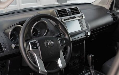 Toyota Land Cruiser Prado 150 рестайлинг 2, 2014 год, 3 085 000 рублей, 11 фотография