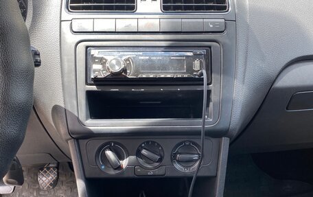 Volkswagen Polo VI (EU Market), 2011 год, 600 000 рублей, 14 фотография