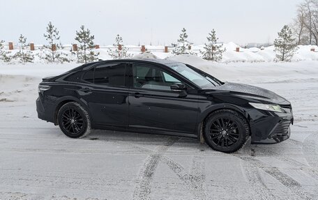 Toyota Camry, 2021 год, 2 750 000 рублей, 4 фотография