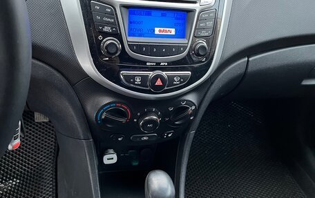 Hyundai Solaris II рестайлинг, 2012 год, 900 000 рублей, 14 фотография