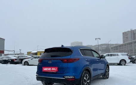 KIA Sportage IV рестайлинг, 2020 год, 2 390 000 рублей, 5 фотография