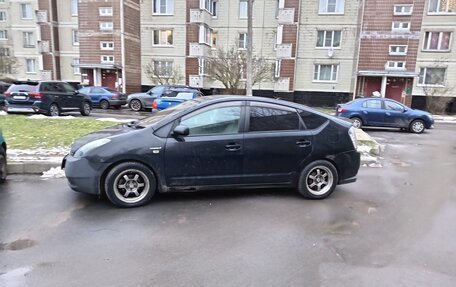 Toyota Prius, 2005 год, 400 000 рублей, 1 фотография