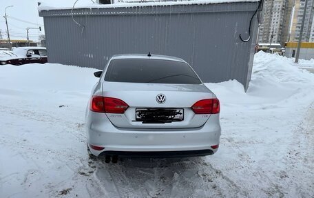 Volkswagen Jetta VI, 2013 год, 1 050 000 рублей, 2 фотография