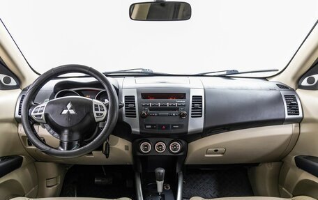 Mitsubishi Outlander III рестайлинг 3, 2008 год, 998 000 рублей, 13 фотография