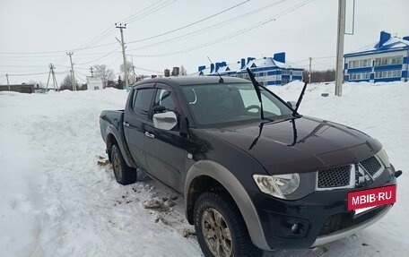 Mitsubishi L200 IV рестайлинг, 2013 год, 1 200 000 рублей, 3 фотография