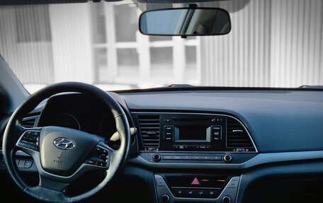 Hyundai Elantra VI рестайлинг, 2018 год, 1 130 000 рублей, 10 фотография