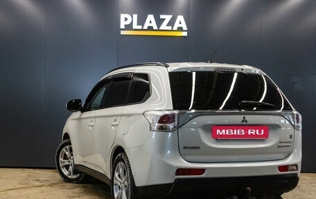 Mitsubishi Outlander III рестайлинг 3, 2014 год, 1 299 000 рублей, 4 фотография