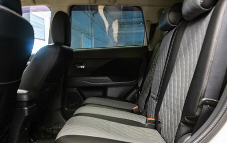 Mitsubishi Outlander III рестайлинг 3, 2014 год, 1 299 000 рублей, 20 фотография