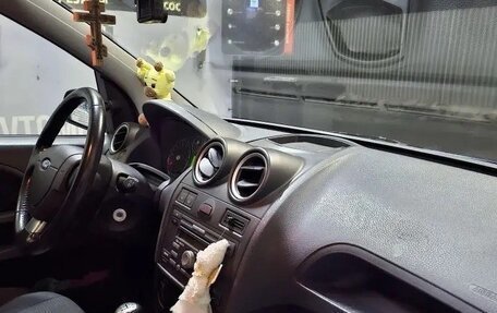 Ford Fiesta, 2006 год, 300 000 рублей, 3 фотография