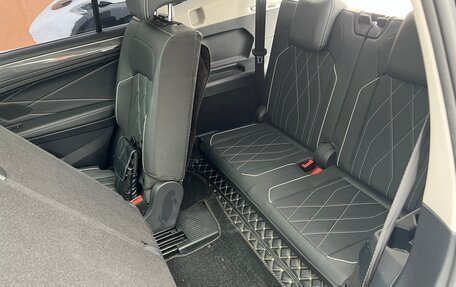 Volkswagen Tiguan II, 2024 год, 4 990 000 рублей, 10 фотография