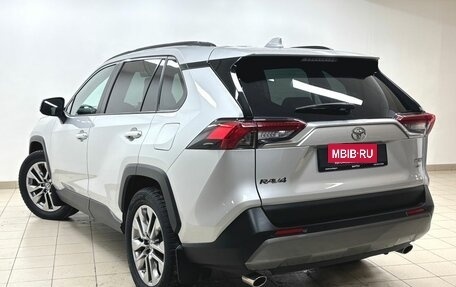 Toyota RAV4, 2021 год, 3 420 000 рублей, 6 фотография