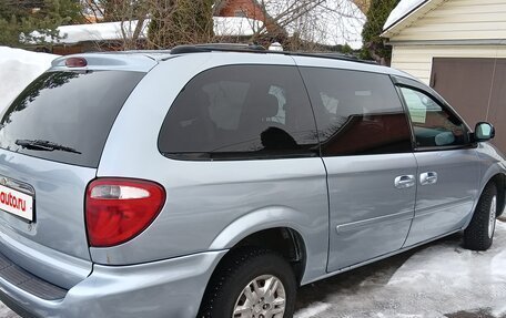 Chrysler Town & Country IV, 2005 год, 1 170 000 рублей, 2 фотография